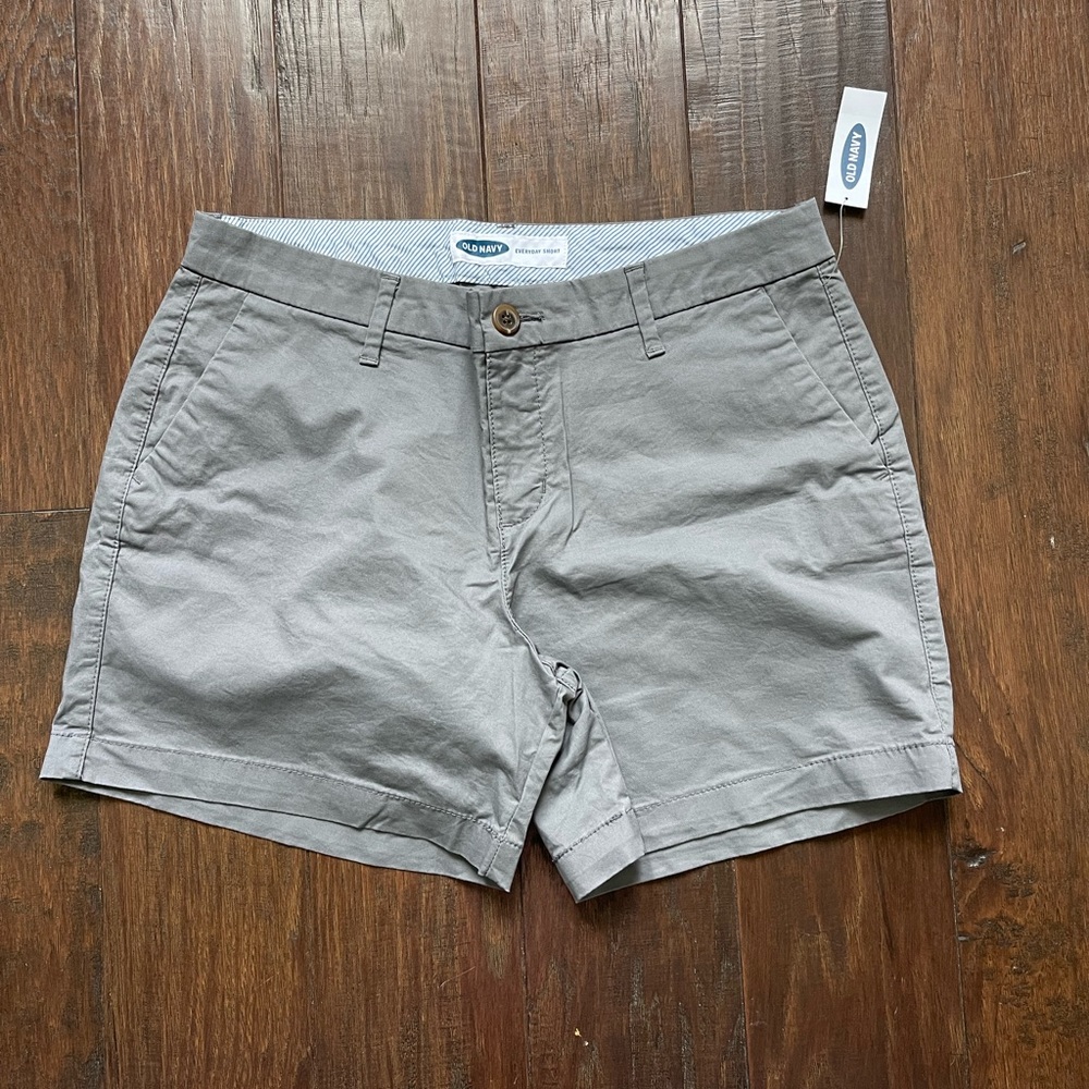 Women’s Old Navy size 6 grey shorts